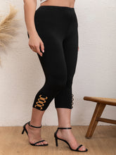 Chic Metal Chain Detailed Capri Pants