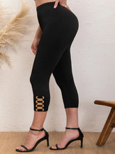 Chic Metal Chain Detailed Capri Pants